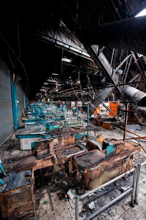 February 8: The interior of the Géant hypermarket and its aisles were completely burned, and part of the ceiling collapsed. The Tunis City shopping center and the Géant hypermarket in Tunis. After being looted, destroyed, and burned on the night of January 14, cleanup and reconstruction efforts have begun; 10 months of work and reconstruction are expected before it reopens.
