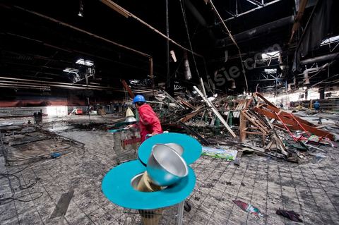 February 8: The interior of the Géant hypermarket and its aisles were completely burned, and part of the ceiling collapsed. The Tunis City shopping center and the Géant hypermarket in Tunis. After being looted, destroyed, and burned on the night of January 14, cleanup and reconstruction efforts have begun; 10 months of work and reconstruction are expected before it reopens.