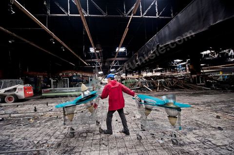 February 8: The interior of the Géant hypermarket and its aisles were completely burned, and part of the ceiling collapsed. The Tunis City shopping center and the Géant hypermarket in Tunis. After being looted, destroyed, and burned on the night of January 14, cleanup and reconstruction efforts have begun; 10 months of work and reconstruction are expected before it reopens.