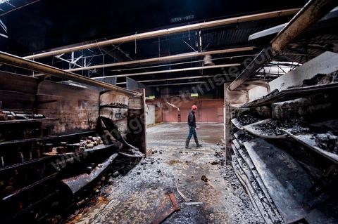 February 8: The interior of the Géant hypermarket and its aisles were completely burned, and part of the ceiling collapsed. The Tunis City shopping center and the Géant hypermarket in Tunis. After being looted, destroyed, and burned on the night of January 14, cleanup and reconstruction efforts have begun; 10 months of work and reconstruction are expected before it reopens.