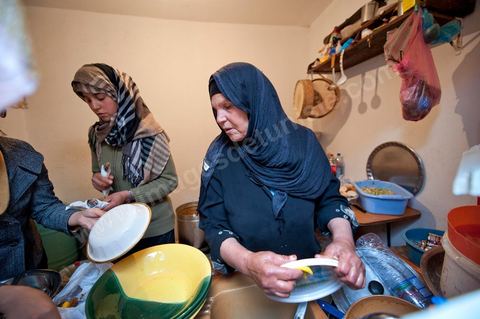 February 9: In the kitchen, Mohamed’s mother and her daughters prepare a meal for the guests at Mohamed Bouazizi’s home on the 40th day after his death. Together with his immediate family—his mother, uncle, brother, and sisters—and friends from the neighborhood, they celebrate the 40th day since Mohamed Bouazizi’s death. In Muslim culture, the 40th day is the day when the soul of the deceased leaves the earth to enter paradise; it is also the day when the family must accept the departure of their loved one—the day when the mourning period is declared over. On this day, close relatives gather to eat at the home of the deceased’s family.