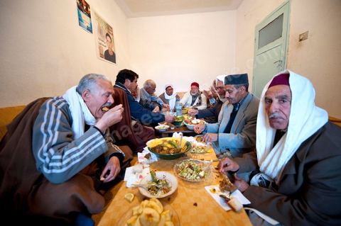 February 9: Men gathered at Mohamed Bouazizi’s home to recite prayers in his honor on the 40th day after his death. Together with his immediate family—his mother, uncle, brother, and sisters—and friends from the neighborhood, they commemorated the 40th day since Mohamed Bouazizi’s death. In Muslim culture, the 40th day is the day when the soul of the deceased leaves the earth to enter paradise; it is also the day when relatives must accept the departure of their loved one, the day on which the period of mourning is declared over. On this day, close relatives gather to eat at the home of the deceased’s family.