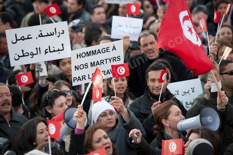 2 mars : chaque jour de cette semaine, un rassemblement a lieu à partir de 17 h à la coupole d'El Menzah dans les quartiers chics de Tunis. L'objectif du rassemblement, un appel au retour au travail, au calme et à la sécurité pour présevrer l'économie et la stabilité de la Tunisie. Discours : respects de la révolution, reconstruction du pays , et dégage RCD et Jrad (UGTT°.