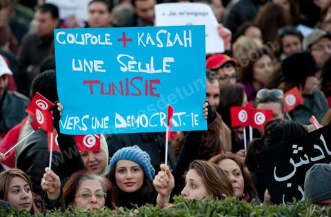 2 mars : chaque jour de cette semaine, un rassemblement a lieu à partir de 17 h à la coupole d'El Menzah dans les quartiers chics de Tunis. L'objectif du rassemblement, un appel au retour au travail, au calme et à la sécurité pour présevrer l'économie et la stabilité de la Tunisie. Discours : respects de la révolution, reconstruction du pays , et dégage RCD et Jrad (UGTT°.