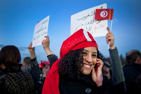 2 mars : chaque jour de cette semaine, un rassemblement a lieu à partir de 17 h à la coupole d'El Menzah dans les quartiers chics de Tunis. L'objectif du rassemblement, un appel au retour au travail, au calme et à la sécurité pour présevrer l'économie et la stabilité de la Tunisie. Discours : respects de la révolution, reconstruction du pays , et dégage RCD et Jrad (UGTT°.