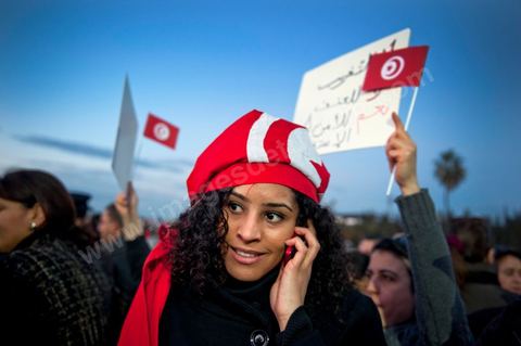2 mars : chaque jour de cette semaine, un rassemblement a lieu à partir de 17 h à la coupole d'El Menzah dans les quartiers chics de Tunis. L'objectif du rassemblement, un appel au retour au travail, au calme et à la sécurité pour présevrer l'économie et la stabilité de la Tunisie. Discours : respects de la révolution, reconstruction du pays , et dégage RCD et Jrad (UGTT°.