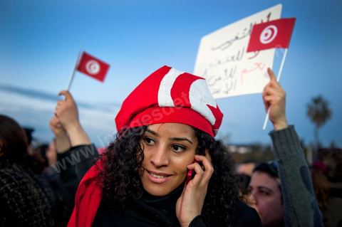 2 mars : chaque jour de cette semaine, un rassemblement a lieu à partir de 17 h à la coupole d'El Menzah dans les quartiers chics de Tunis. L'objectif du rassemblement, un appel au retour au travail, au calme et à la sécurité pour présevrer l'économie et la stabilité de la Tunisie. Discours : respects de la révolution, reconstruction du pays , et dégage RCD et Jrad (UGTT°.