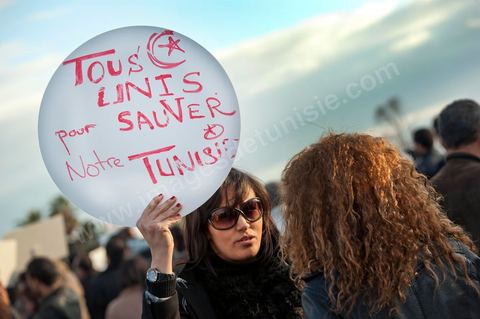 2 mars : chaque jour de cette semaine, un rassemblement a lieu à partir de 17 h à la coupole d'El Menzah dans les quartiers chics de Tunis. L'objectif du rassemblement, un appel au retour au travail, au calme et à la sécurité pour présevrer l'économie et la stabilité de la Tunisie. Discours : respects de la révolution, reconstruction du pays , et dégage RCD et Jrad (UGTT°.