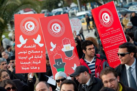 2 mars : chaque jour de cette semaine, un rassemblement a lieu à partir de 17 h à la coupole d'El Menzah dans les quartiers chics de Tunis. L'objectif du rassemblement, un appel au retour au travail, au calme et à la sécurité pour présevrer l'économie et la stabilité de la Tunisie. Discours : respects de la révolution, reconstruction du pays , et dégage RCD et Jrad (UGTT°.