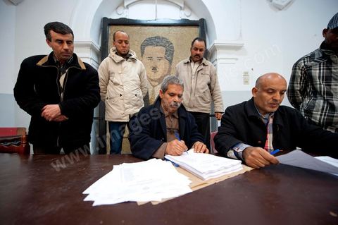March 12, 2011: In the Rotonde’s main hall, under the watchful eye of Farhat Hached (a giant portrait) at the UGTT headquarters, a meeting of union members from a private construction company, SBF, to establish the SBF shop-floor union and elect union representatives through a vote by UGTT/SBF members. The vote was supervised by the Tunis Regional Office, chaired here by Mr. Amor Bouderbala, a member of the UGGT Tunis Executive Board. Seventeen UGTT/SBF union representatives are running for seven elected positions. At the heart of the UGTT (Tunisian General Labor Union), at its historic headquarters on Mohamed Ali Square in Tunis.