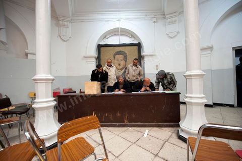 March 12, 2011: In the Rotonde’s main hall, under the watchful eye of Farhat Hached (a giant portrait) at the UGTT headquarters, a meeting of union members from a private construction company, SBF, to establish the SBF shop-floor union and elect union representatives through a vote by UGTT/SBF members. The vote was supervised by the Tunis Regional Office, chaired here by Mr. Amor Bouderbala, a member of the UGGT Tunis Executive Board. Seventeen UGTT/SBF union representatives are running for seven elected positions. At the heart of the UGTT (Tunisian General Labor Union), at its historic headquarters on Mohamed Ali Square in Tunis.