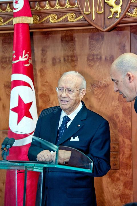 le 4 mars 2011 : au palais présidentiel de Carthage, première allocution du nouveau Premier Ministre M. Béji Caïd ESSEBSI devant les journalistes, les ministres du gouvernement et le General Ammar. Une intervention de près d'une heure où le nouveau Premier ministre tunisien a notamment accusé vendredi le président déchu Zine El Abidine Ben Ali, en fuite en Arabie saoudite, de "haute trahison". Ce délit est passible de la peine de mort.