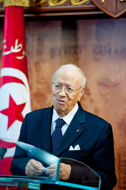 le 4 mars 2011 : au palais présidentiel de Carthage, première allocution du nouveau Premier Ministre M. Béji Caïd ESSEBSI devant les journalistes, les ministres du gouvernement et le General Ammar. Une intervention de près d'une heure où le nouveau Premier ministre tunisien a notamment accusé vendredi le président déchu Zine El Abidine Ben Ali, en fuite en Arabie saoudite, de "haute trahison". Ce délit est passible de la peine de mort.