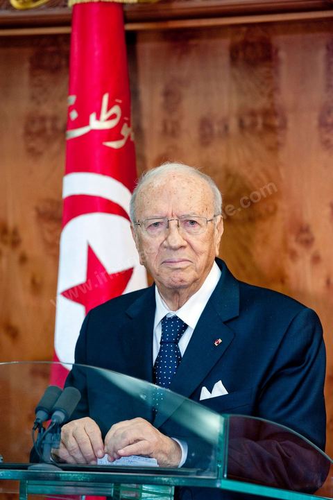 le 4 mars 2011 : au palais présidentiel de Carthage, première allocution du nouveau Premier Ministre M. Béji Caïd ESSEBSI devant les journalistes, les ministres du gouvernement et le General Ammar. Une intervention de près d'une heure où le nouveau Premier ministre tunisien a notamment accusé vendredi le président déchu Zine El Abidine Ben Ali, en fuite en Arabie saoudite, de "haute trahison". Ce délit est passible de la peine de mort.