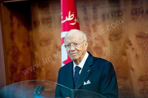 le 4 mars 2011 : au palais présidentiel de Carthage, première allocution du nouveau Premier Ministre M. Béji Caïd ESSEBSI devant les journalistes, les ministres du gouvernement et le General Ammar. Une intervention de près d'une heure où le nouveau Premier ministre tunisien a notamment accusé vendredi le président déchu Zine El Abidine Ben Ali, en fuite en Arabie saoudite, de "haute trahison". Ce délit est passible de la peine de mort.