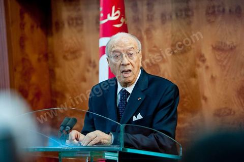 le 4 mars 2011 : au palais présidentiel de Carthage, première allocution du nouveau Premier Ministre M. Béji Caïd ESSEBSI devant les journalistes, les ministres du gouvernement et le General Ammar. Une intervention de près d'une heure où le nouveau Premier ministre tunisien a notamment accusé vendredi le président déchu Zine El Abidine Ben Ali, en fuite en Arabie saoudite, de "haute trahison". Ce délit est passible de la peine de mort.