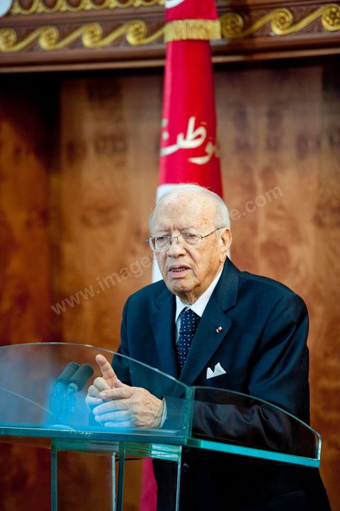 le 4 mars 2011 : au palais présidentiel de Carthage, première allocution du nouveau Premier Ministre M. Béji Caïd ESSEBSI devant les journalistes, les ministres du gouvernement et le General Ammar. Une intervention de près d'une heure où le nouveau Premier ministre tunisien a notamment accusé vendredi le président déchu Zine El Abidine Ben Ali, en fuite en Arabie saoudite, de "haute trahison". Ce délit est passible de la peine de mort.