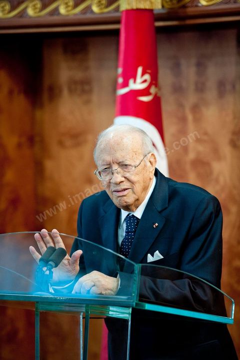 le 4 mars 2011 : au palais présidentiel de Carthage, première allocution du nouveau Premier Ministre M. Béji Caïd ESSEBSI devant les journalistes, les ministres du gouvernement et le General Ammar. Une intervention de près d'une heure où le nouveau Premier ministre tunisien a notamment accusé vendredi le président déchu Zine El Abidine Ben Ali, en fuite en Arabie saoudite, de "haute trahison". Ce délit est passible de la peine de mort.