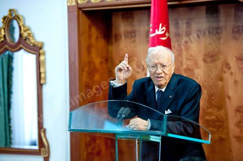 le 4 mars 2011 : au palais présidentiel de Carthage, première allocution du nouveau Premier Ministre M. Béji Caïd ESSEBSI devant les journalistes, les ministres du gouvernement et le General Ammar. Une intervention de près d'une heure où le nouveau Premier ministre tunisien a notamment accusé vendredi le président déchu Zine El Abidine Ben Ali, en fuite en Arabie saoudite, de "haute trahison". Ce délit est passible de la peine de mort.