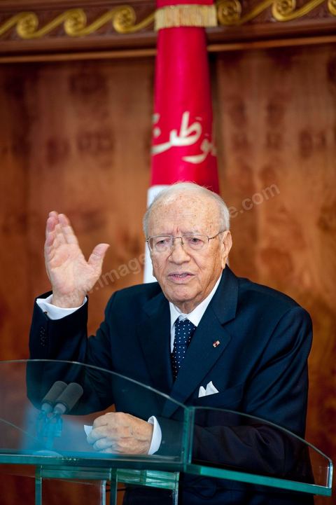 le 4 mars 2011 : au palais présidentiel de Carthage, première allocution du nouveau Premier Ministre M. Béji Caïd ESSEBSI devant les journalistes, les ministres du gouvernement et le General Ammar. Une intervention de près d'une heure où le nouveau Premier ministre tunisien a notamment accusé vendredi le président déchu Zine El Abidine Ben Ali, en fuite en Arabie saoudite, de "haute trahison". Ce délit est passible de la peine de mort.