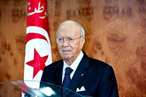 le 4 mars 2011 : au palais présidentiel de Carthage, première allocution du nouveau Premier Ministre M. Béji Caïd ESSEBSI devant les journalistes, les ministres du gouvernement et le General Ammar. Une intervention de près d'une heure où le nouveau Premier ministre tunisien a notamment accusé vendredi le président déchu Zine El Abidine Ben Ali, en fuite en Arabie saoudite, de "haute trahison". Ce délit est passible de la peine de mort.