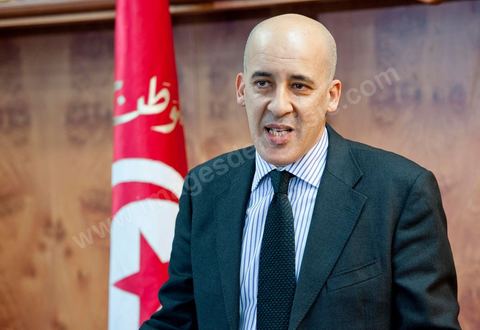 le 4 mars 2011 : Moez Sinaoui le nouveau porte parole du Gouvernement au palais présidentiel de Carthage, première allocution du nouveau Premier Ministre M. Béji Caïd ESSEBSI devant les journalistes, les ministres du gouvernement et le General Ammar. Une intervention de près d'une heure où le nouveau Premier ministre tunisien a notamment accusé vendredi le président déchu Zine El Abidine Ben Ali, en fuite en Arabie saoudite, de "haute trahison". Ce délit est passible de la peine de mort.