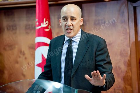 le 4 mars 2011 : Moez Sinaoui le nouveau porte parole du Gouvernement au palais présidentiel de Carthage, première allocution du nouveau Premier Ministre M. Béji Caïd ESSEBSI devant les journalistes, les ministres du gouvernement et le General Ammar. Une intervention de près d'une heure où le nouveau Premier ministre tunisien a notamment accusé vendredi le président déchu Zine El Abidine Ben Ali, en fuite en Arabie saoudite, de "haute trahison". Ce délit est passible de la peine de mort.