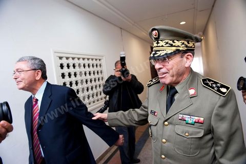 le 4 mars 2011 : Le général Rachid Ammar. au palais présidentiel de Carthage, première allocution du nouveau Premier Ministre M. Béji Caïd ESSEBSI devant les journalistes, les ministres du gouvernement et le General Ammar. Une intervention de près d'une heure où le nouveau Premier ministre tunisien a notamment accusé vendredi le président déchu Zine El Abidine Ben Ali, en fuite en Arabie saoudite, de "haute trahison". Ce délit est passible de la peine de mort.
