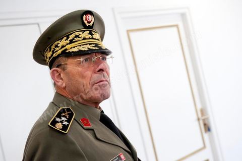 le 4 mars 2011 : Le général Rachid Ammar. au palais présidentiel de Carthage, première allocution du nouveau Premier Ministre M. Béji Caïd ESSEBSI devant les journalistes, les ministres du gouvernement et le General Ammar. Une intervention de près d'une heure où le nouveau Premier ministre tunisien a notamment accusé vendredi le président déchu Zine El Abidine Ben Ali, en fuite en Arabie saoudite, de "haute trahison". Ce délit est passible de la peine de mort.