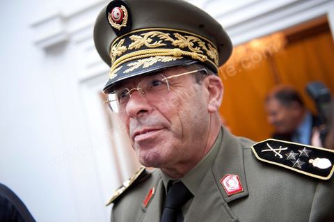 le 4 mars 2011 : Le général Rachid Ammar au palais présidentiel de Carthage, première allocution du nouveau Premier Ministre M. Béji Caïd ESSEBSI devant les journalistes, les ministres du gouvernement et le General Ammar. Une intervention de près d'une heure où le nouveau Premier ministre tunisien a notamment accusé vendredi le président déchu Zine El Abidine Ben Ali, en fuite en Arabie saoudite, de "haute trahison". Ce délit est passible de la peine de mort.