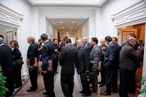 le 4 mars 2011 : entrée des ministres du gouvernement dasn la salle de conférence au palais présidentiel de Carthage, première allocution du nouveau Premier Ministre M. Béji Caïd ESSEBSI devant les journalistes, les ministres du gouvernement et le General Ammar. Une intervention de près d'une heure où le nouveau Premier ministre tunisien a notamment accusé vendredi le président déchu Zine El Abidine Ben Ali, en fuite en Arabie saoudite, de "haute trahison". Ce délit est passible de la peine de mort.