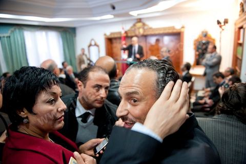 le 4 mars 2011 : Ghazi Karoui organisant la conférence au palais présidentiel de Carthage, première allocution du nouveau Premier Ministre M. Béji Caïd ESSEBSI devant les journalistes, les ministres du gouvernement et le General Ammar. Une intervention de près d'une heure où le nouveau Premier ministre tunisien a notamment accusé vendredi le président déchu Zine El Abidine Ben Ali, en fuite en Arabie saoudite, de "haute trahison". Ce délit est passible de la peine de mort.