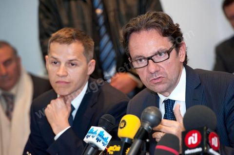 2 mars Tunis : Visite officielle de Frédéric Lefebvre, secrétaire d'État, chargé du Commerce, de l'Artisanat, des PME, du Tourisme, des services, des Professions libérales et de la Consommation. Conférence de presse au ministère du tourisme tunisien avec Mehdi Houas, ministre du Commerce et du Tourisme tunisien (à droite) et Boris Boillon ambassadeur de France en Tunisie (à gauche)
