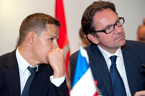 2 mars Tunis : Visite officielle de Frédéric Lefebvre, secrétaire d'État, chargé du Commerce, de l'Artisanat, des PME, du Tourisme, des services, des Professions libérales et de la Consommation. Conférence de presse au ministère du tourisme tunisien avec Mehdi Houas, ministre du Commerce et du Tourisme tunisien (à droite) et Boris Boillon ambassadeur de France en Tunisie (à gauche)
