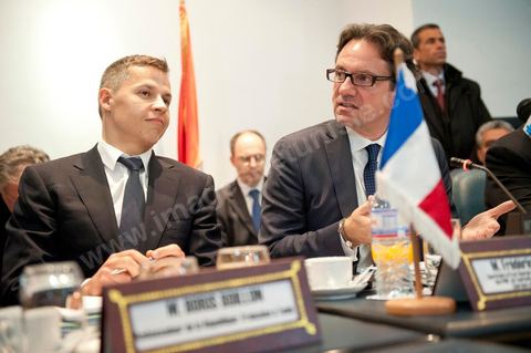 2 mars Tunis : Visite officielle de Frédéric Lefebvre, secrétaire d'État, chargé du Commerce, de l'Artisanat, des PME, du Tourisme, des services, des Professions libérales et de la Consommation. Conférence de presse au ministère du tourisme tunisien avec Mehdi Houas, ministre du Commerce et du Tourisme tunisien (à droite) et Boris Boillon ambassadeur de France en Tunisie (à gauche)