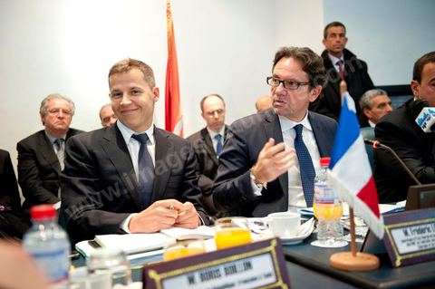 2 mars Tunis : Visite officielle de Frédéric Lefebvre, secrétaire d'État, chargé du Commerce, de l'Artisanat, des PME, du Tourisme, des services, des Professions libérales et de la Consommation. Conférence de presse au ministère du tourisme tunisien avec Mehdi Houas, ministre du Commerce et du Tourisme tunisien (à droite) et Boris Boillon ambassadeur de France en Tunisie (à gauche)