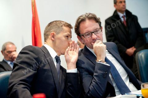 2 mars Tunis : Visite officielle de Frédéric Lefebvre, secrétaire d'État, chargé du Commerce, de l'Artisanat, des PME, du Tourisme, des services, des Professions libérales et de la Consommation. Conférence de presse au ministère du tourisme tunisien avec Mehdi Houas, ministre du Commerce et du Tourisme tunisien (à droite) et Boris Boillon ambassadeur de France en Tunisie (à gauche)
