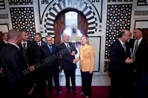 Visit by U.S. Secretary of State Hillary Clinton to the Ministry of Foreign Affairs in Tunis. Press conference with Mohamed Mouldi Kefi, Tunisian Minister of Foreign Affairs.