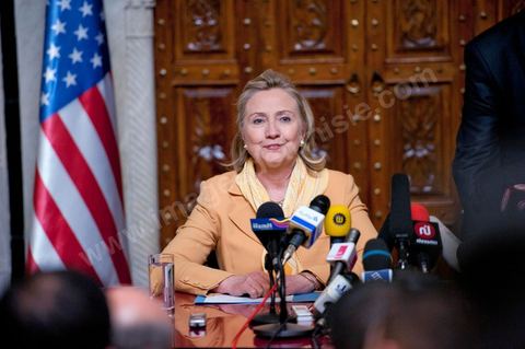 Visit by U.S. Secretary of State Hillary Clinton to the Ministry of Foreign Affairs in Tunis. Press conference with Mohamed Mouldi Kefi, Tunisian Minister of Foreign Affairs.