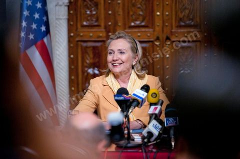Visit by U.S. Secretary of State Hillary Clinton to the Ministry of Foreign Affairs in Tunis. Press conference with Mohamed Mouldi Kefi, Tunisian Minister of Foreign Affairs.