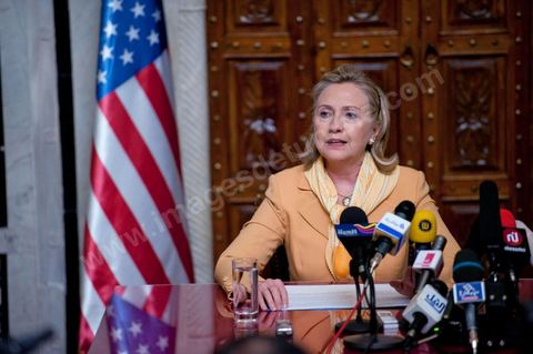 Visit by U.S. Secretary of State Hillary Clinton to the Ministry of Foreign Affairs in Tunis. Press conference with Mohamed Mouldi Kefi, Tunisian Minister of Foreign Affairs.