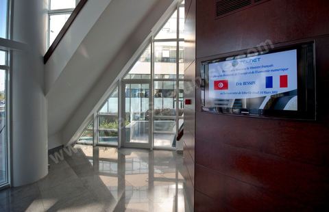 Visite de Eric Besson, ministre chargé de l'Industrie, de l'Énergie et de l'Économie numérique, au Technocentre de Telnet aux Berges du Lac à Tunis en compagnie de Boris Boillon, Ambassadeur de France en Tunisie et M. Mohamed Frikha, PDG de Telnet. TELNET un groupe de sociétés tunisien spécialisé dans le conseil dans l'innovation et les hautes technologies. Crée en 1994, TELNET est rapidement devenu leader dans son cœur de métier à l’échelle nationale dans les secteurs d'activités du Transport & Automotive, Défense & Avionique, Sécurité & carte à puce, Industrie, Systèmes d’information.