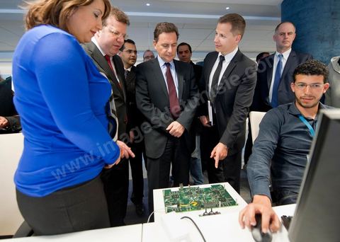 Visite de Eric Besson, ministre chargé de l'Industrie, de l'Énergie et de l'Économie numérique, au Technocentre de Telnet aux Berges du Lac à Tunis en compagnie de Boris Boillon, Ambassadeur de France en Tunisie et M. Mohamed Frikha, PDG de Telnet. TELNET un groupe de sociétés tunisien spécialisé dans le conseil dans l'innovation et les hautes technologies. Crée en 1994, TELNET est rapidement devenu leader dans son cœur de métier à l’échelle nationale dans les secteurs d'activités du Transport & Automotive, Défense & Avionique, Sécurité & carte à puce, Industrie, Systèmes d’information.