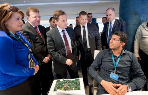 Visite de Eric Besson, ministre chargé de l'Industrie, de l'Énergie et de l'Économie numérique, au Technocentre de Telnet aux Berges du Lac à Tunis en compagnie de Boris Boillon, Ambassadeur de France en Tunisie et M. Mohamed Frikha, PDG de Telnet. TELNET un groupe de sociétés tunisien spécialisé dans le conseil dans l'innovation et les hautes technologies. Crée en 1994, TELNET est rapidement devenu leader dans son cœur de métier à l’échelle nationale dans les secteurs d'activités du Transport & Automotive, Défense & Avionique, Sécurité & carte à puce, Industrie, Systèmes d’information.