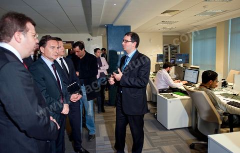 Visite de Eric Besson, ministre chargé de l'Industrie, de l'Énergie et de l'Économie numérique, au Technocentre de Telnet aux Berges du Lac à Tunis en compagnie de Boris Boillon, Ambassadeur de France en Tunisie et M. Mohamed Frikha, PDG de Telnet. TELNET un groupe de sociétés tunisien spécialisé dans le conseil dans l'innovation et les hautes technologies. Crée en 1994, TELNET est rapidement devenu leader dans son cœur de métier à l’échelle nationale dans les secteurs d'activités du Transport & Automotive, Défense & Avionique, Sécurité & carte à puce, Industrie, Systèmes d’information.