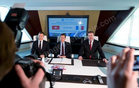 Visite de Eric Besson, ministre chargé de l'Industrie, de l'Énergie et de l'Économie numérique, au Technocentre de Telnet aux Berges du Lac à Tunis en compagnie de Boris Boillon, Ambassadeur de France en Tunisie et M. Mohamed Frikha, PDG de Telnet. TELNET un groupe de sociétés tunisien spécialisé dans le conseil dans l'innovation et les hautes technologies. Crée en 1994, TELNET est rapidement devenu leader dans son cœur de métier à l’échelle nationale dans les secteurs d'activités du Transport & Automotive, Défense & Avionique, Sécurité & carte à puce, Industrie, Systèmes d’information.