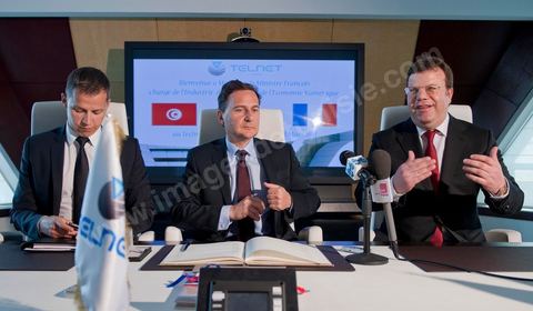 Visite de Eric Besson, ministre chargé de l'Industrie, de l'Énergie et de l'Économie numérique, au Technocentre de Telnet aux Berges du Lac à Tunis en compagnie de Boris Boillon, Ambassadeur de France en Tunisie et M. Mohamed Frikha, PDG de Telnet. TELNET un groupe de sociétés tunisien spécialisé dans le conseil dans l'innovation et les hautes technologies. Crée en 1994, TELNET est rapidement devenu leader dans son cœur de métier à l’échelle nationale dans les secteurs d'activités du Transport & Automotive, Défense & Avionique, Sécurité & carte à puce, Industrie, Systèmes d’information.