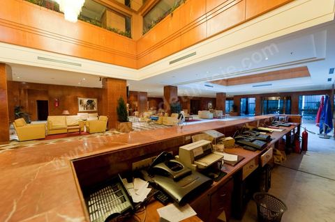 Occupation depuis le 14 février de l'Hotel Africa par une soixantaine d'employés depuis la fermeture de l'hôtel par la direction. La revendication porte principalement sur la titularisation des employés de plus de 4 ans et les indémnités de départs pour les autres. Ils occupent jour et nuit l'hôtel dormant dans le hall de réception.