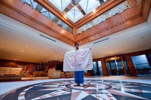 Occupation depuis le 14 février de l'Hotel Africa par une soixantaine d'employés depuis la fermeture de l'hôtel par la direction. La revendication porte principalement sur la titularisation des employés de plus de 4 ans et les indémnités de départs pour les autres. Ils occupent jour et nuit l'hôtel dormant dans le hall de réception.