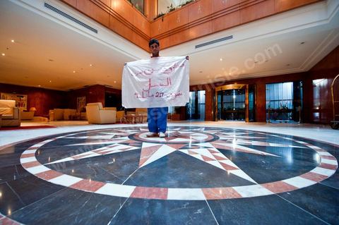 Occupation depuis le 14 février de l'Hotel Africa par une soixantaine d'employés depuis la fermeture de l'hôtel par la direction. La revendication porte principalement sur la titularisation des employés de plus de 4 ans et les indémnités de départs pour les autres. Ils occupent jour et nuit l'hôtel dormant dans le hall de réception.
